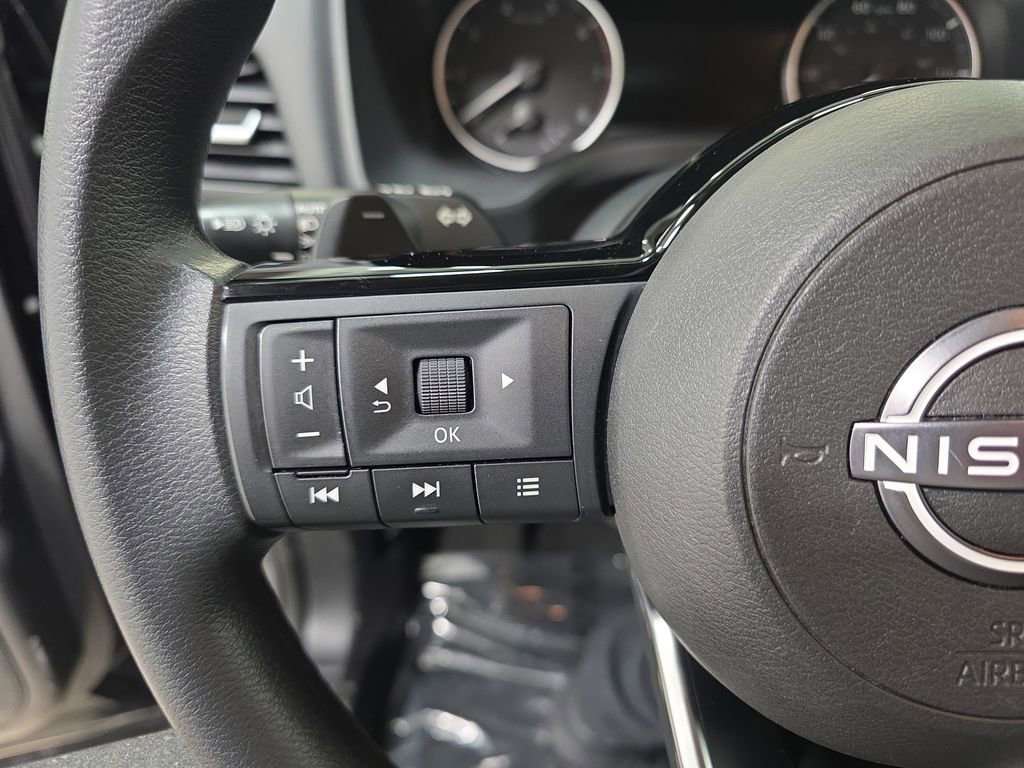 Used 2023 Nissan Rogue SV AWD/4WD image 17