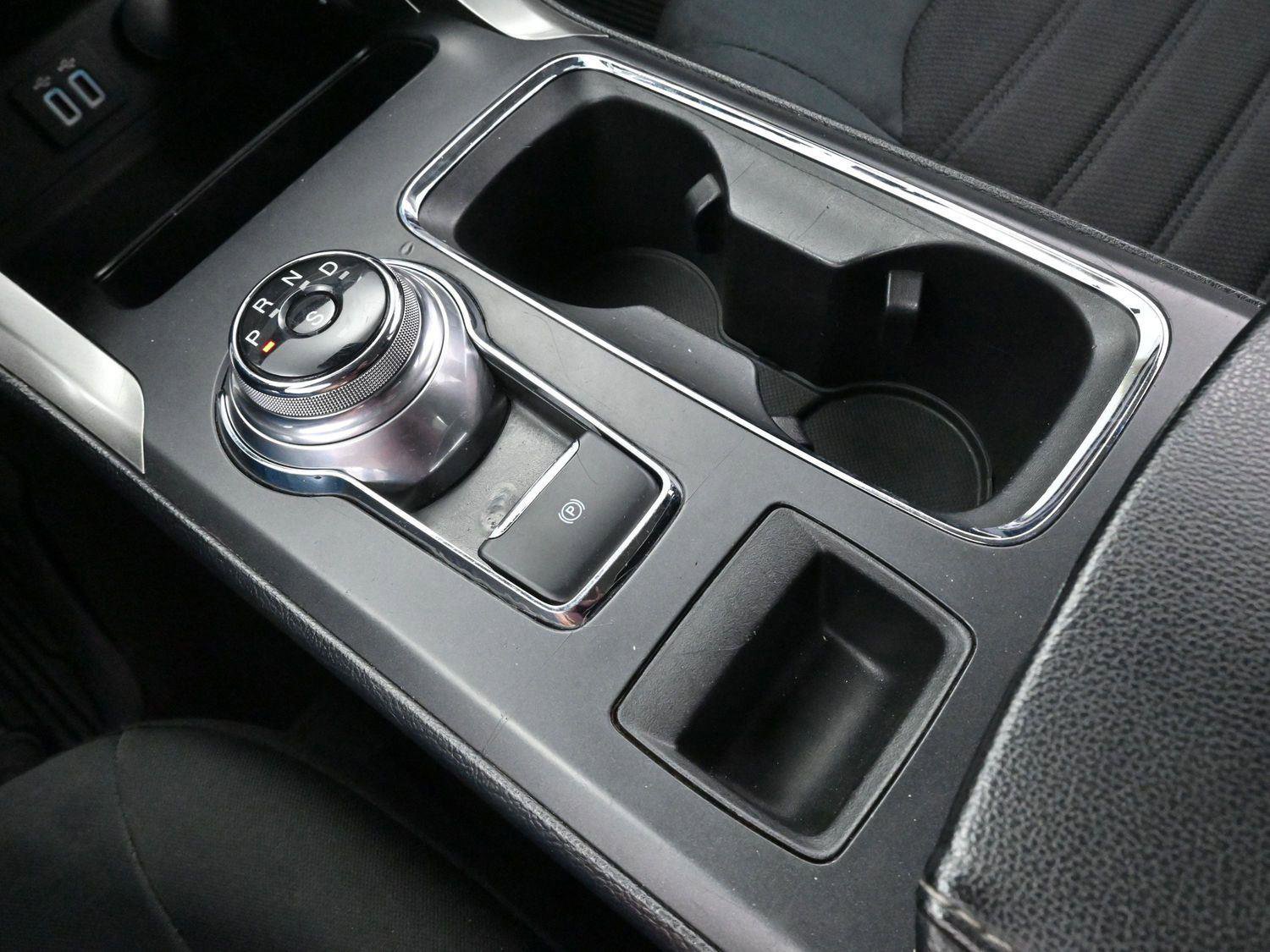 Used 2020 Ford Fusion SE image 25