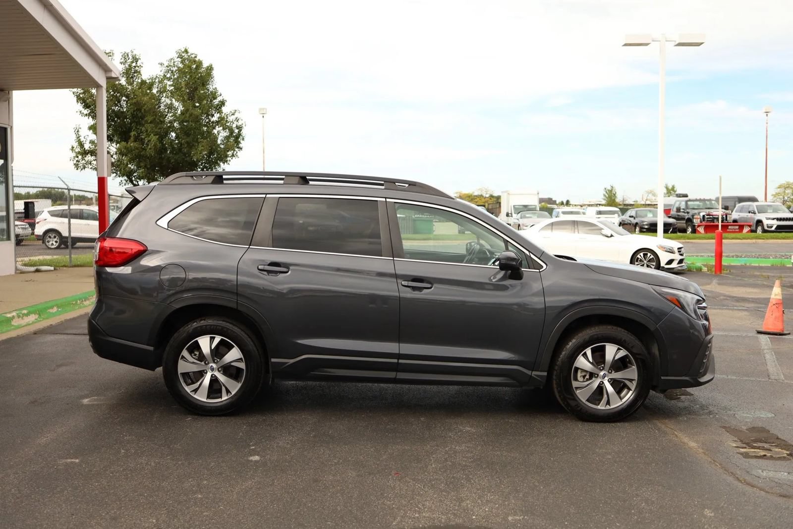 Used 2023 Subaru Ascent Premium AWD/4WD image 4