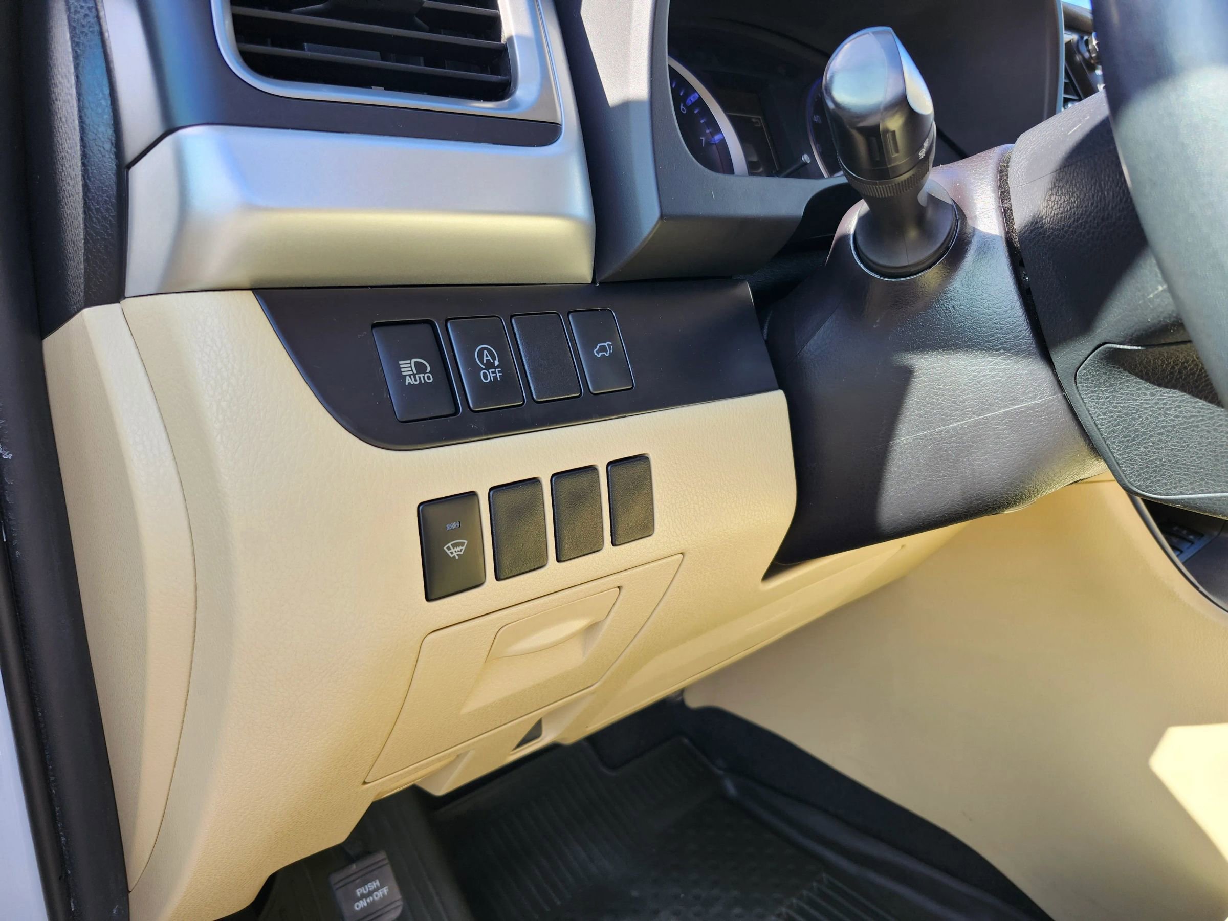 Used 2019 Toyota Highlander XLE AWD/4WD image 15