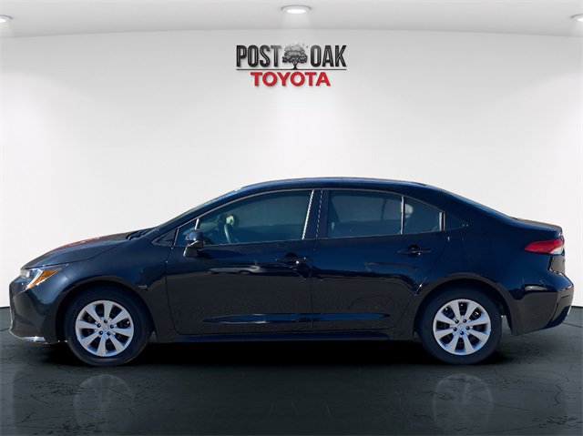Used 2025 Toyota Corolla LE image 4