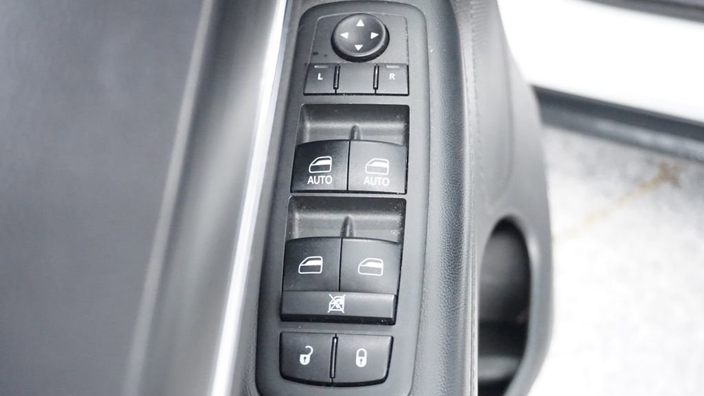 Certified 2019 Jeep Grand Cherokee Limited w/ Luxury Group II image 36