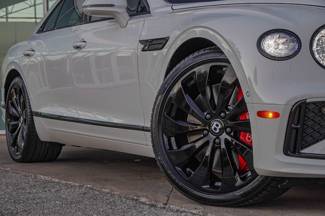 New 2026 Bentley Flying Spur Plug-In Hybrid image 2