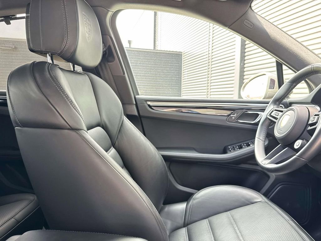 Used 2023 Porsche Macan Turbo image 15