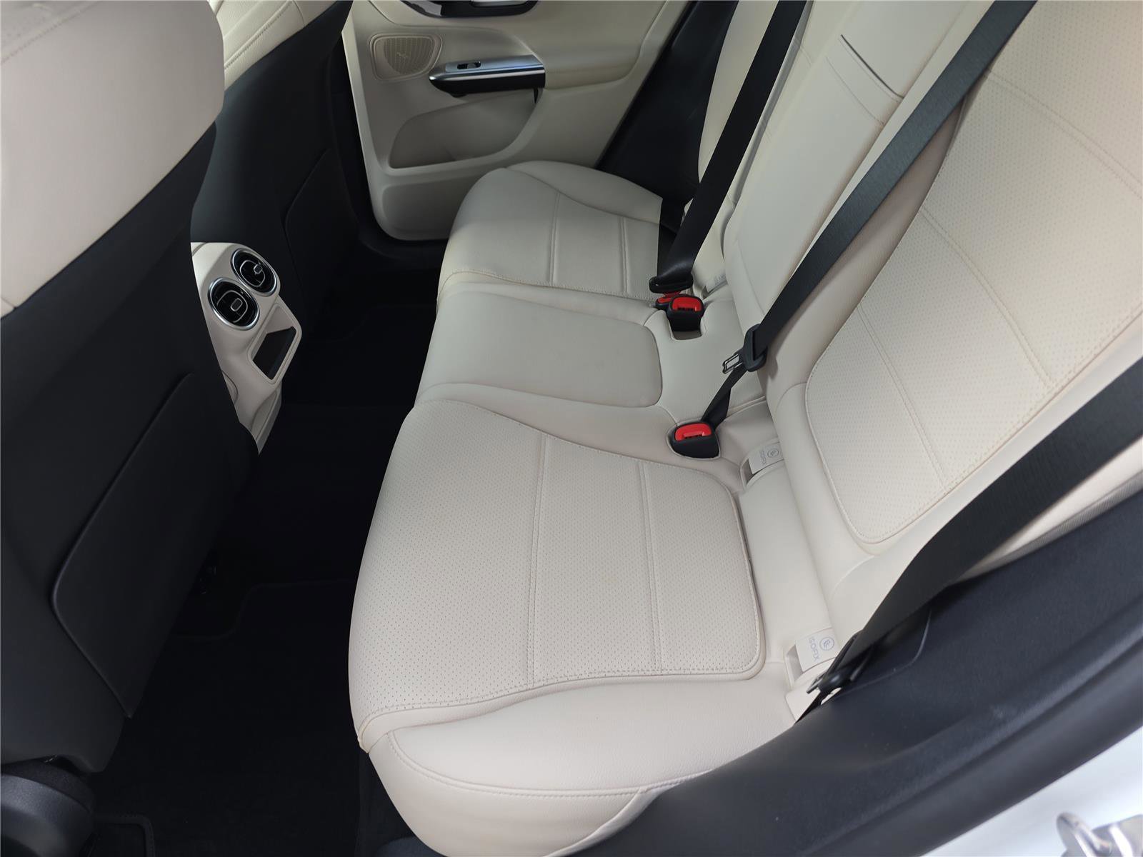 Used 2025 Mercedes-Benz GLC 350e GLC 350e image 15