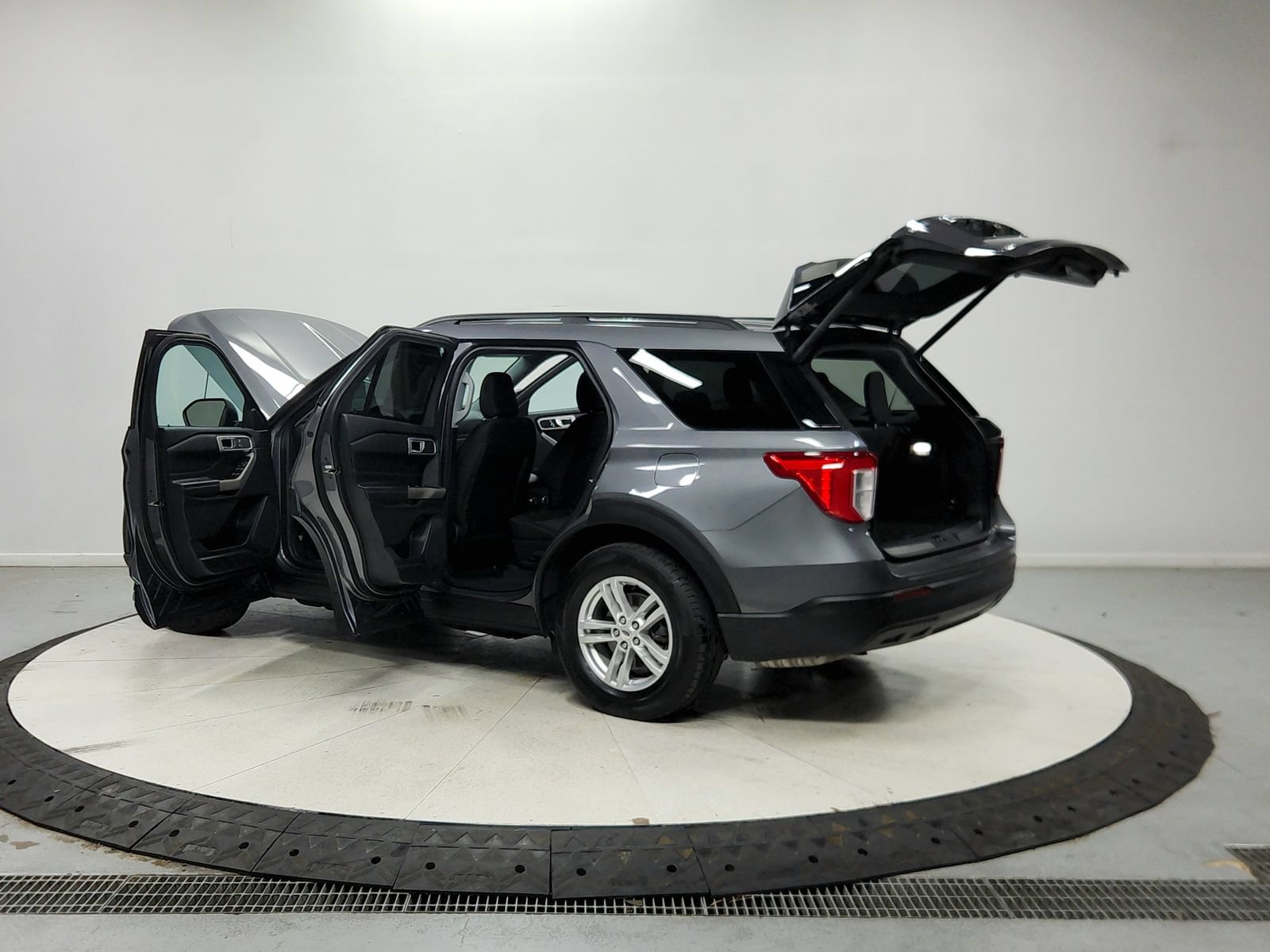 Used 2022 Ford Explorer XLT RWD image 14