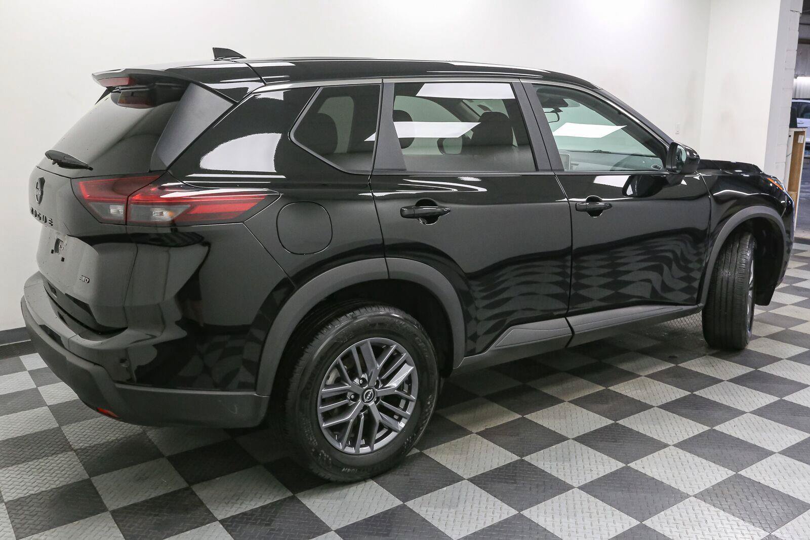Used 2026 Nissan Rogue SV AWD/4WD image 8