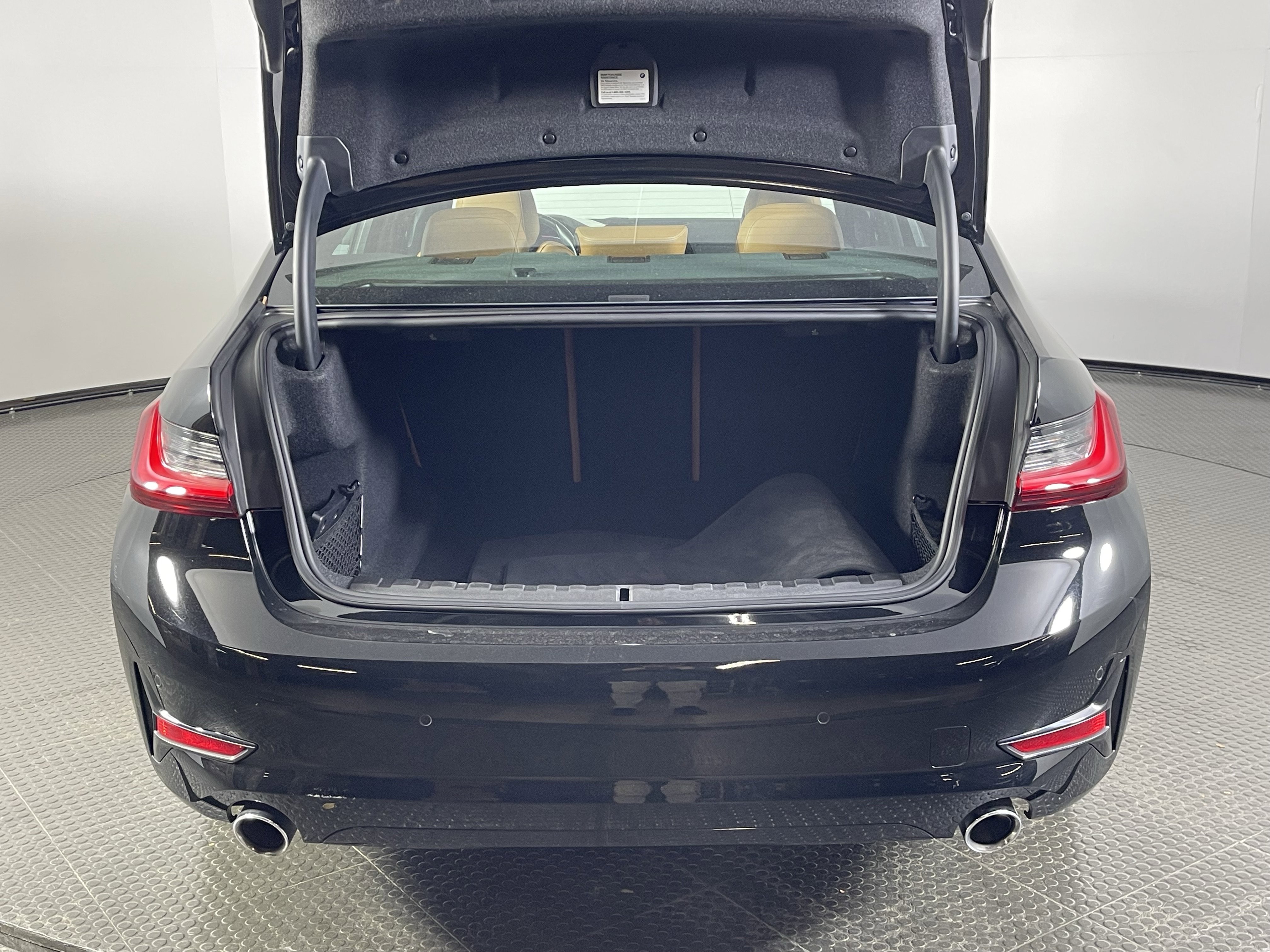 Certified 2022 BMW 330i xDrive Sedan w/ Driving Assistance Package image 8