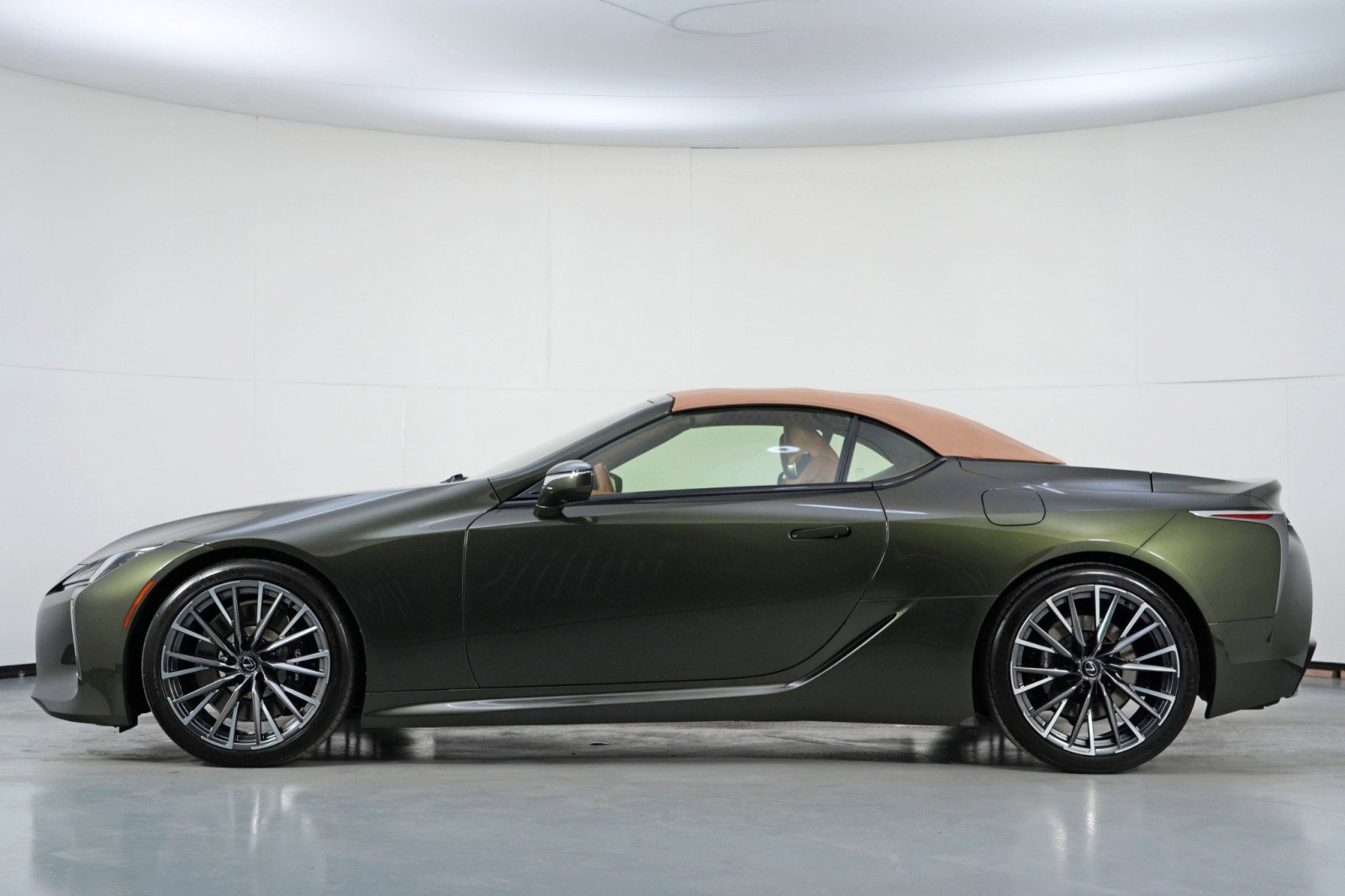 Used 2024 Lexus LC 500 Convertible w/ Touring Package image 8