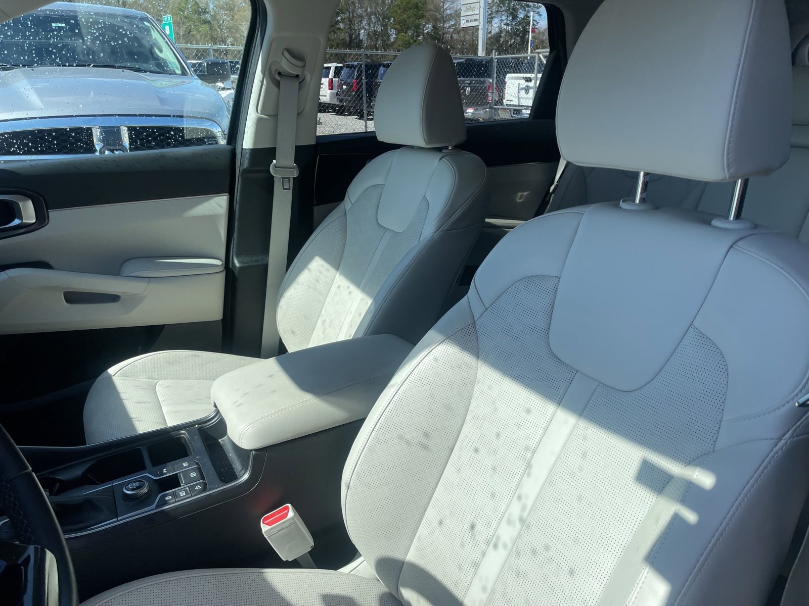 Used 2025 Kia Sorento S w/ Panoramic Sunroof Package image 8