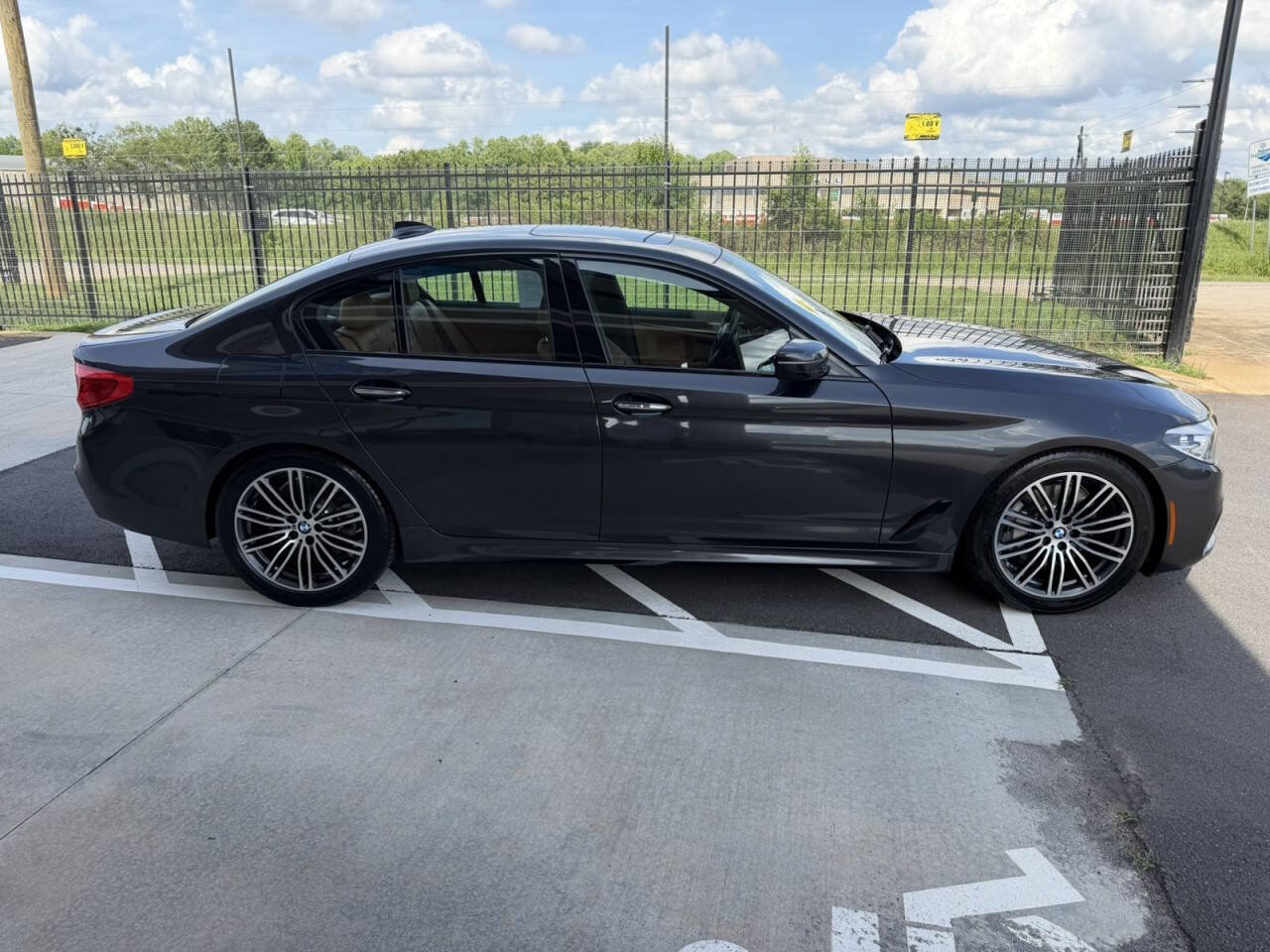 Used 2018 BMW 540i w/ M Sport Package RWD image 9