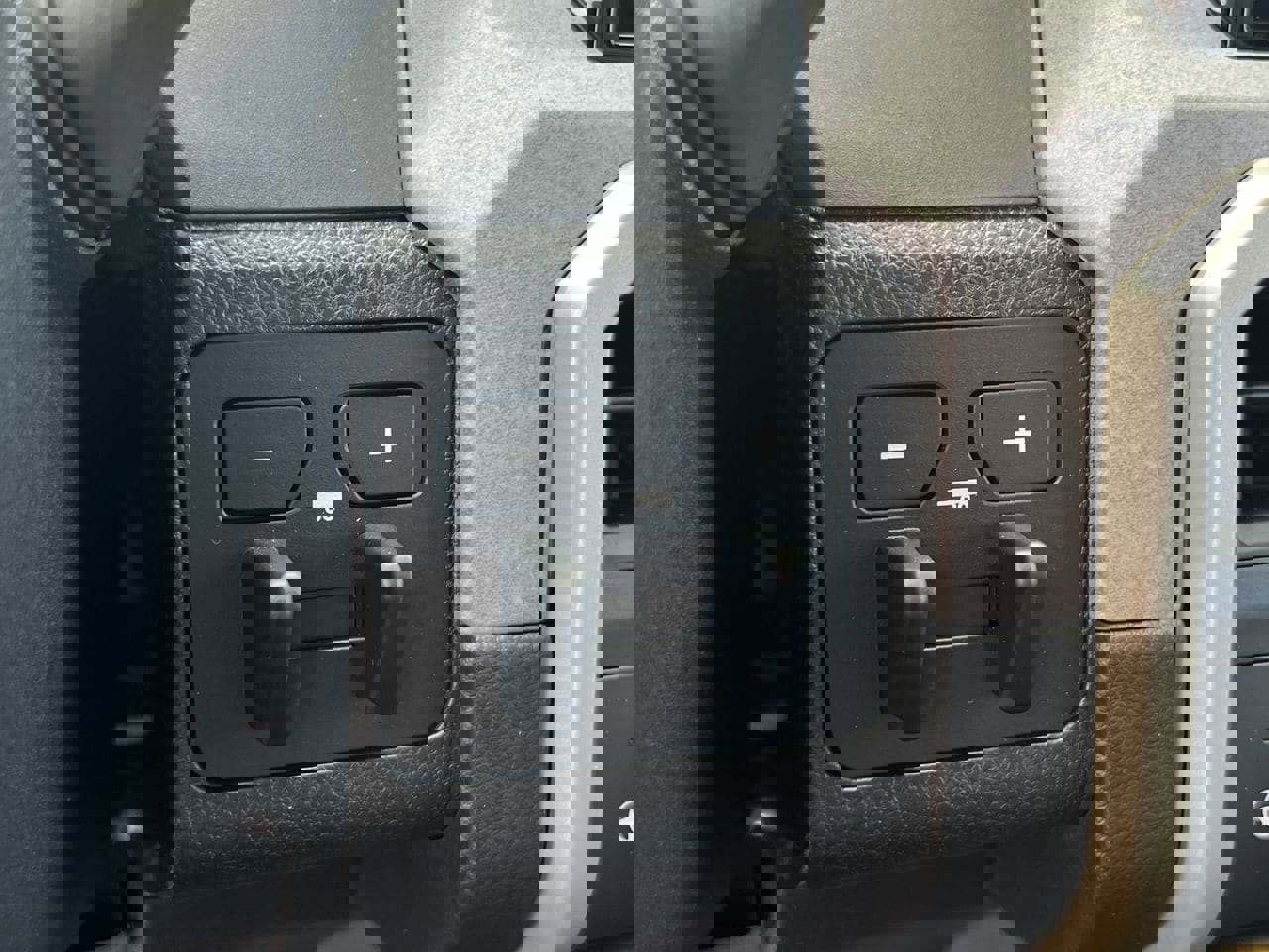 Used 2025 Toyota Tacoma Trailhunter image 29