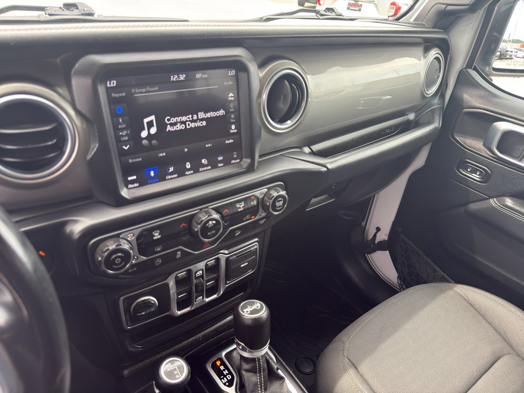 Used 2018 Jeep Wrangler Unlimited Sahara AWD/4WD image 19