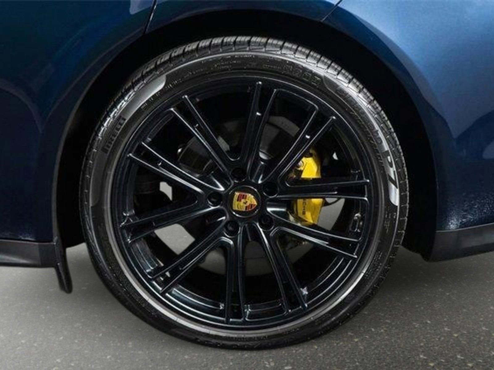 Used 2023 Porsche Panamera 4 Platinum Edition w/ Assistance Package image 17