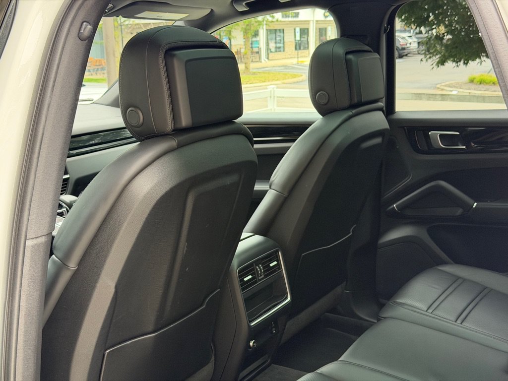 Used 2023 Porsche Cayenne AWD/4WD image 91