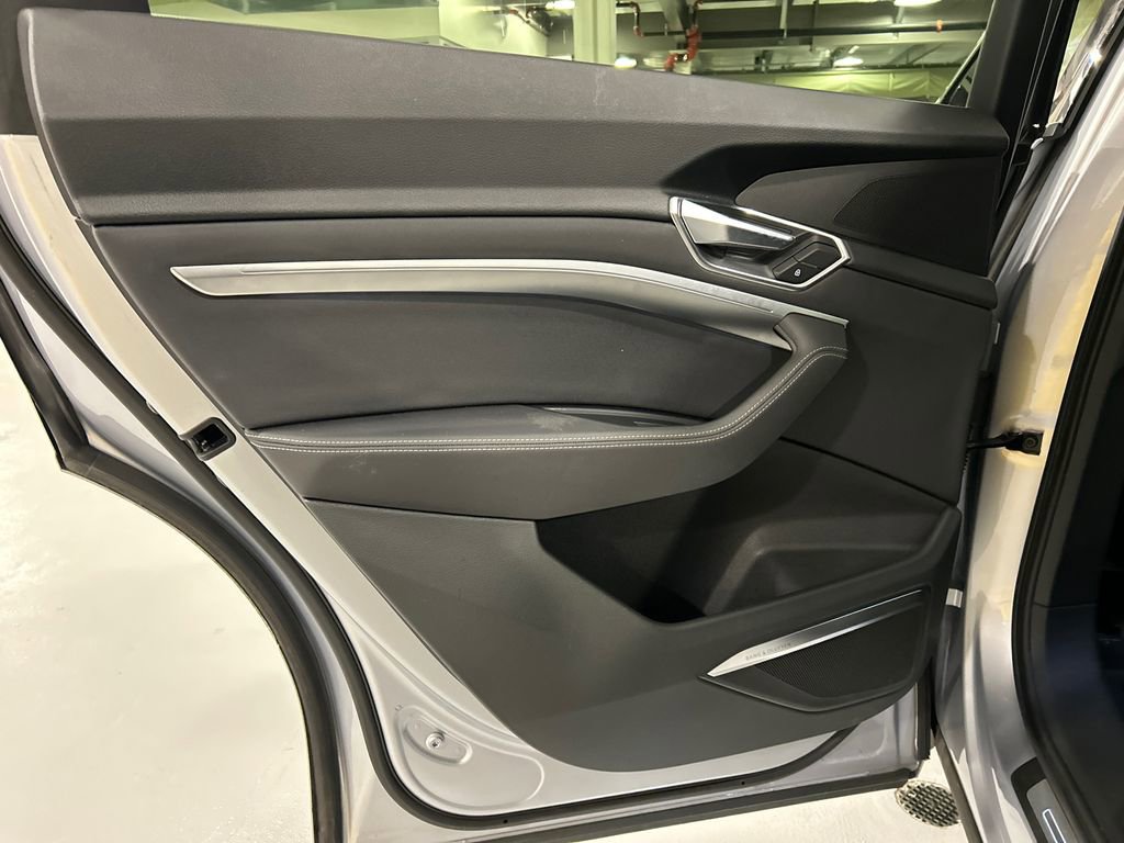 Used 2019 Audi e-tron Premium Plus image 22