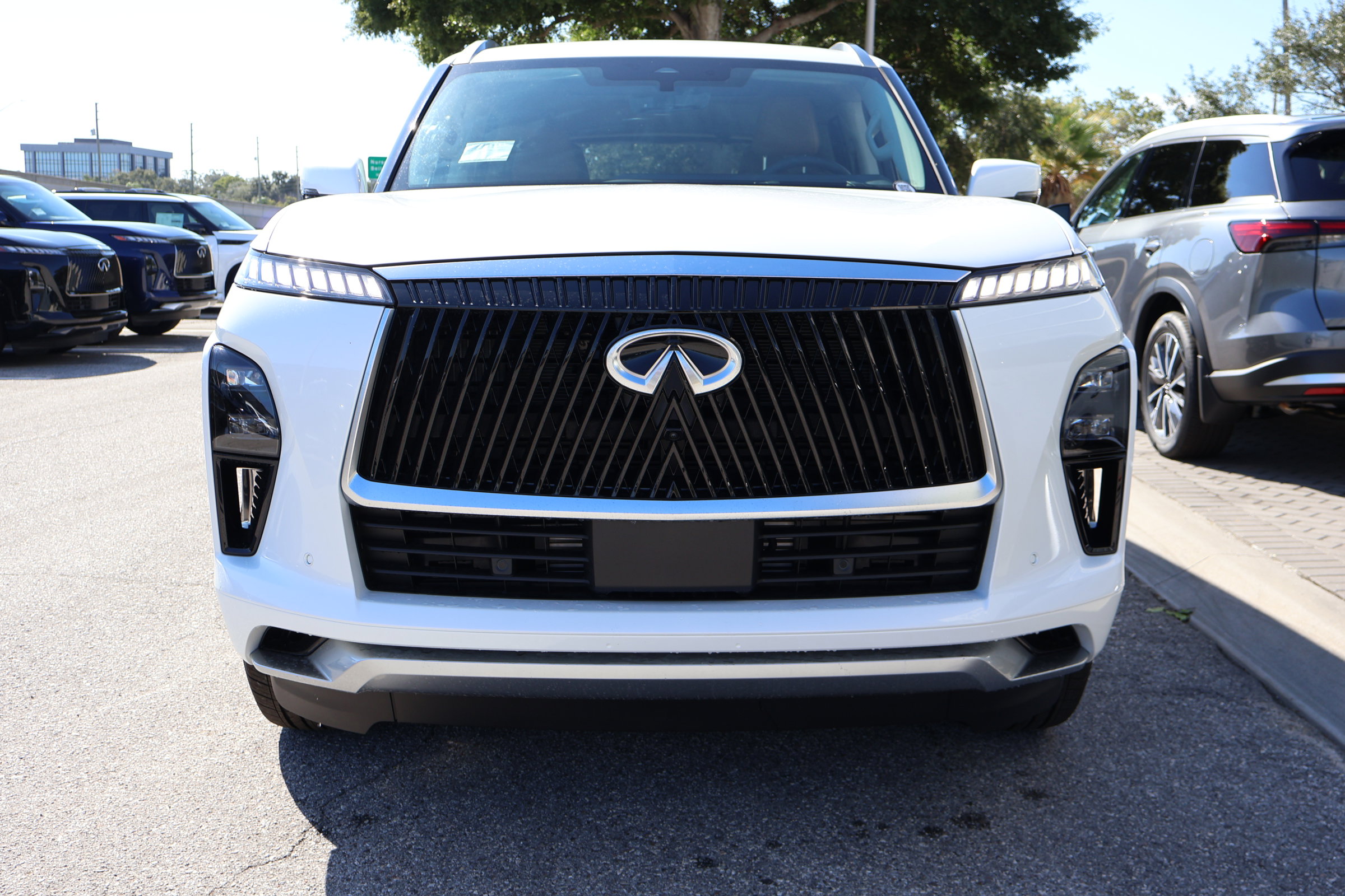 New 2026 INFINITI QX80 Luxe image 9