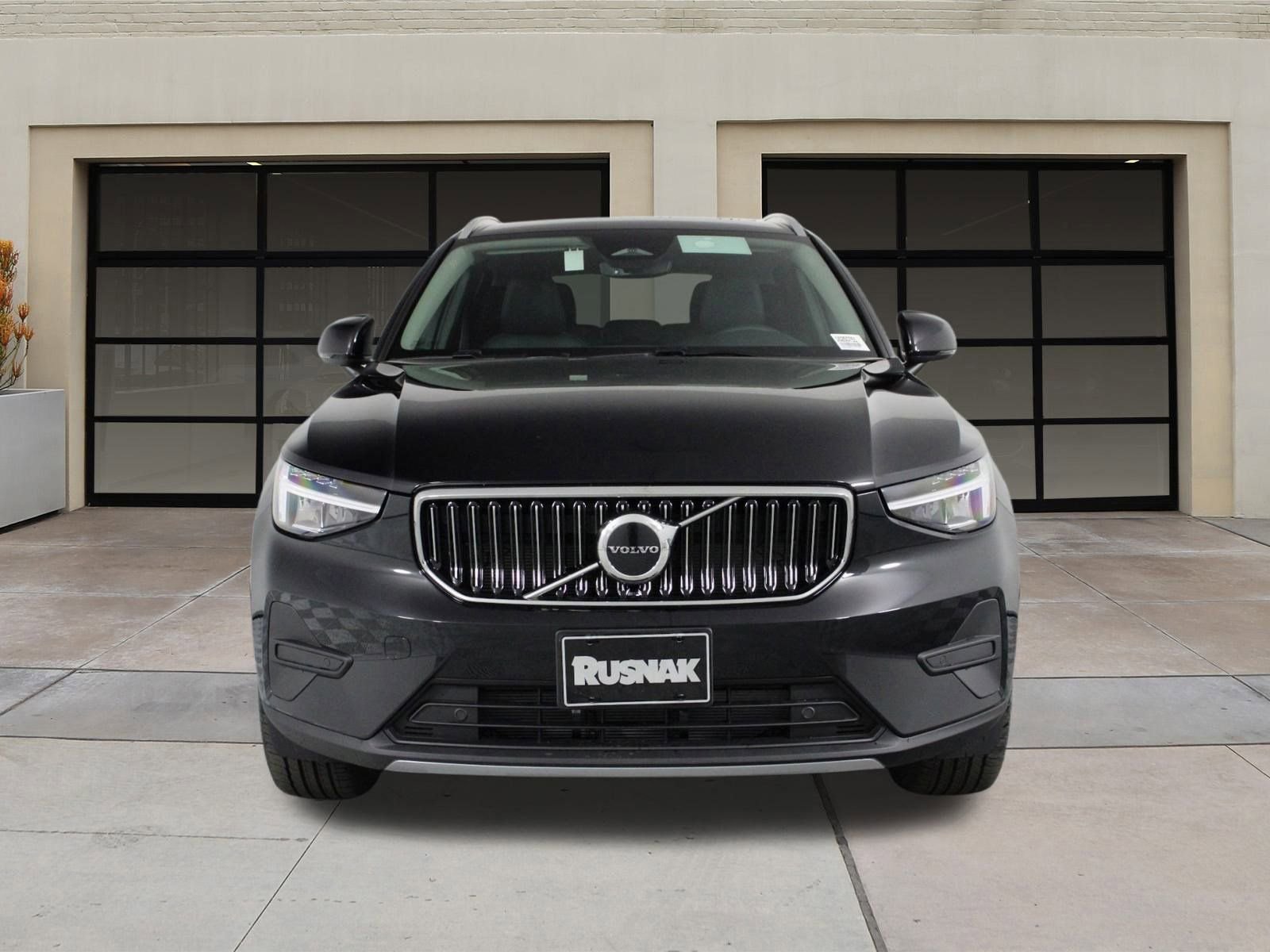 New 2025 Volvo XC40 B5 Core w/ Climate Package image 2