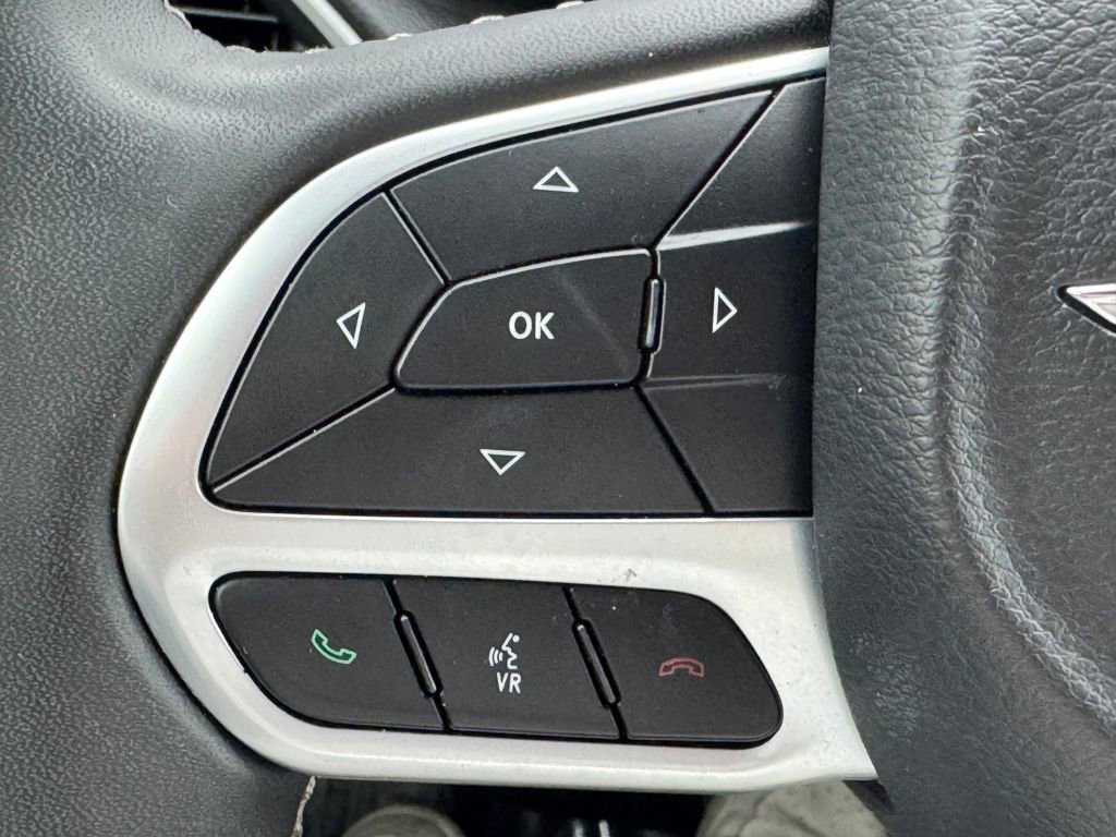 Used 2022 Chrysler Voyager LX image 29