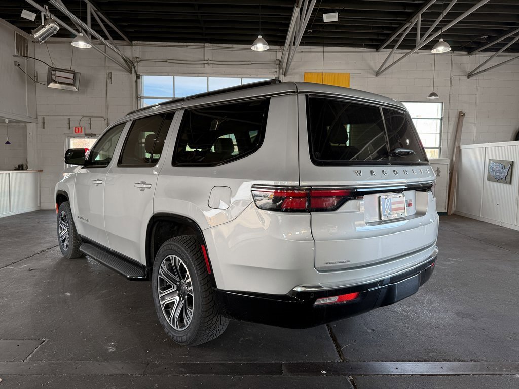 Used 2023 Jeep Wagoneer Base w/ Premium Group I image 15