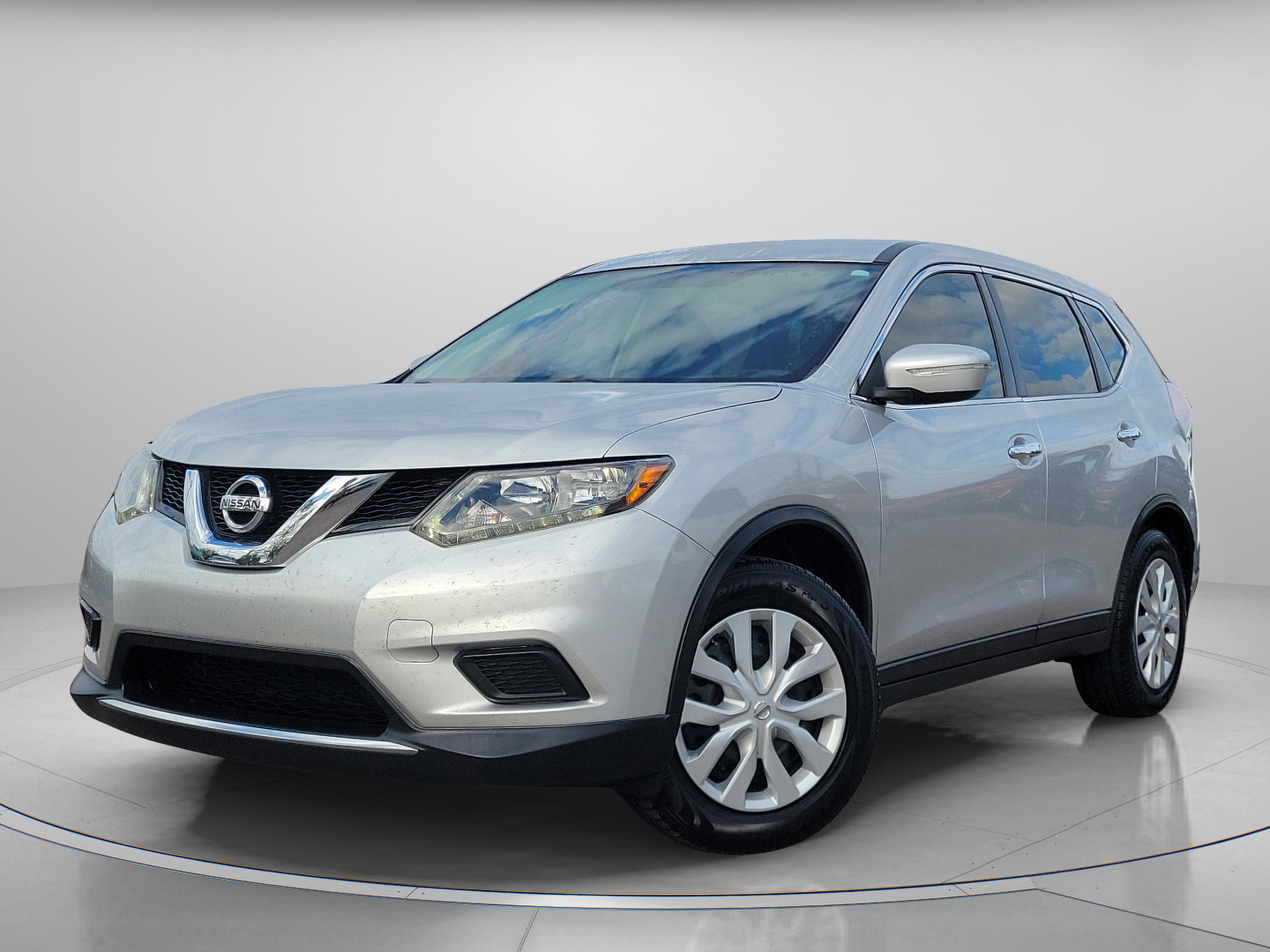 Used 2015 Nissan Rogue S w/ S Family Package image 2
