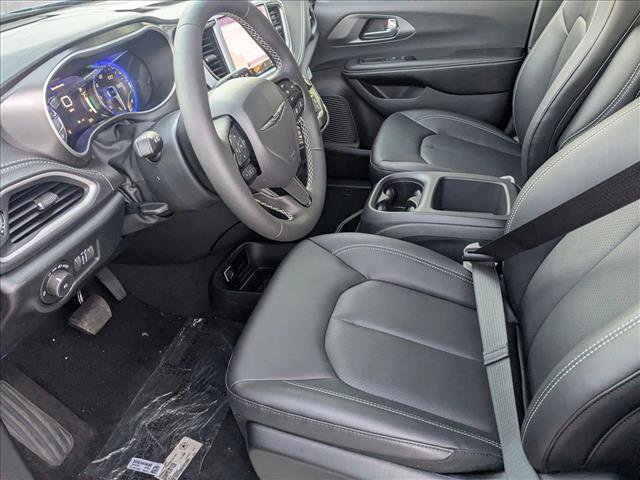 New 2026 Chrysler Pacifica Select w/ S Appearance Package image 4