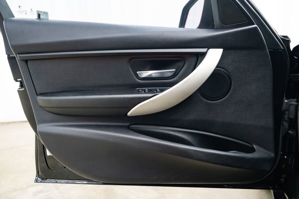 Used 2017 BMW 320i Sedan RWD image 19