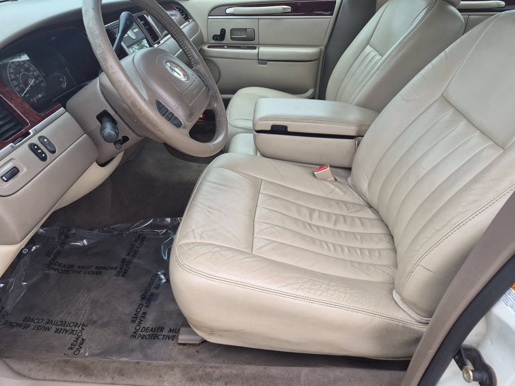 Used 2003 Lincoln Town Car Executive RWD image 13