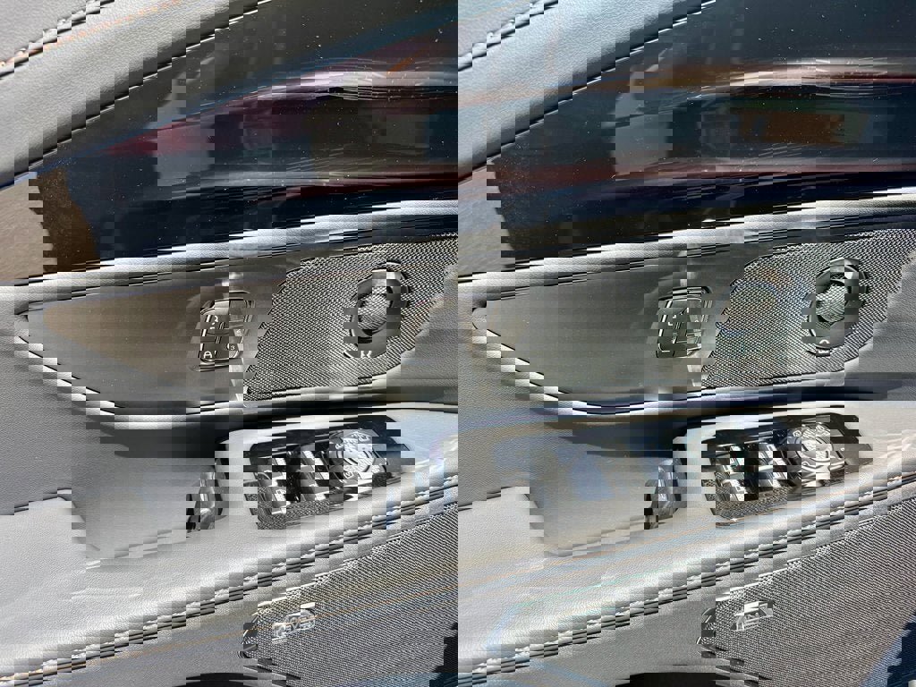 New 2025 Lincoln Nautilus Premier w/ Equipment Group 102A image 12