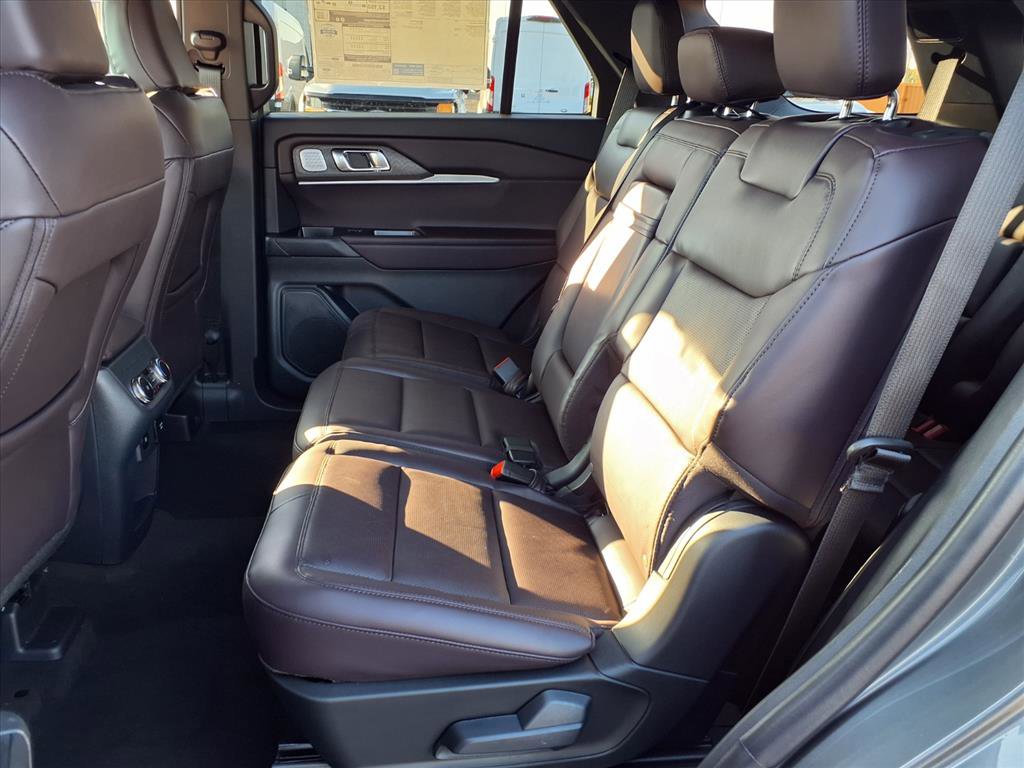 New 2026 Ford Explorer Platinum image 7