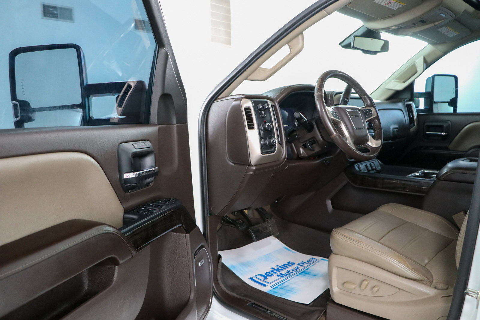 Used 2016 GMC Sierra 2500 Denali w/ Duramax Plus Package AWD/4WD image 3