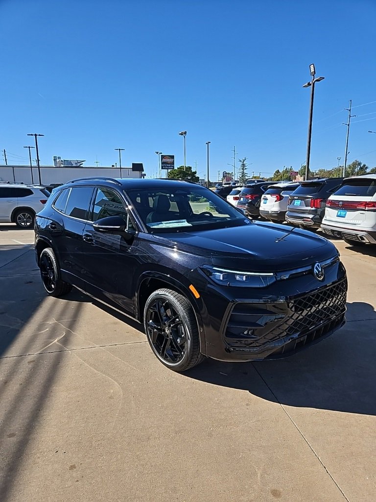 New 2026 Volkswagen Tiguan SE R-Line image 3