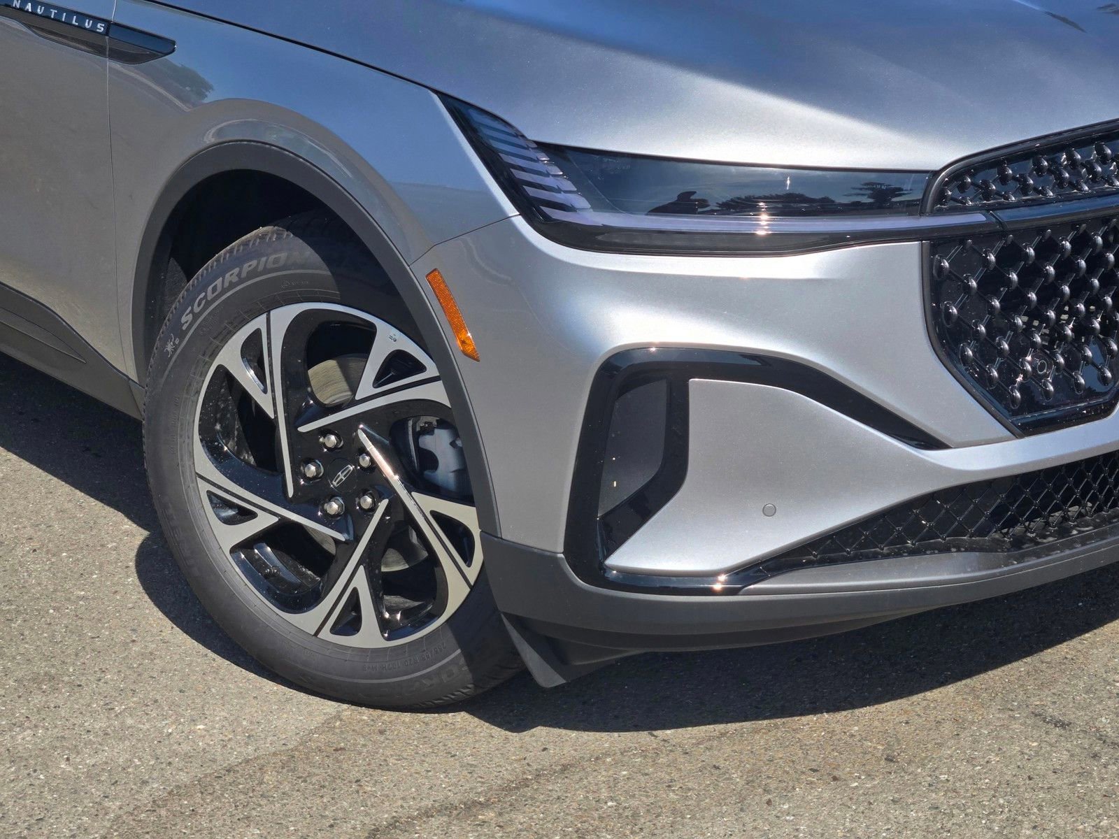 New 2025 Lincoln Nautilus Premier w/ Equipment Group 102A image 6