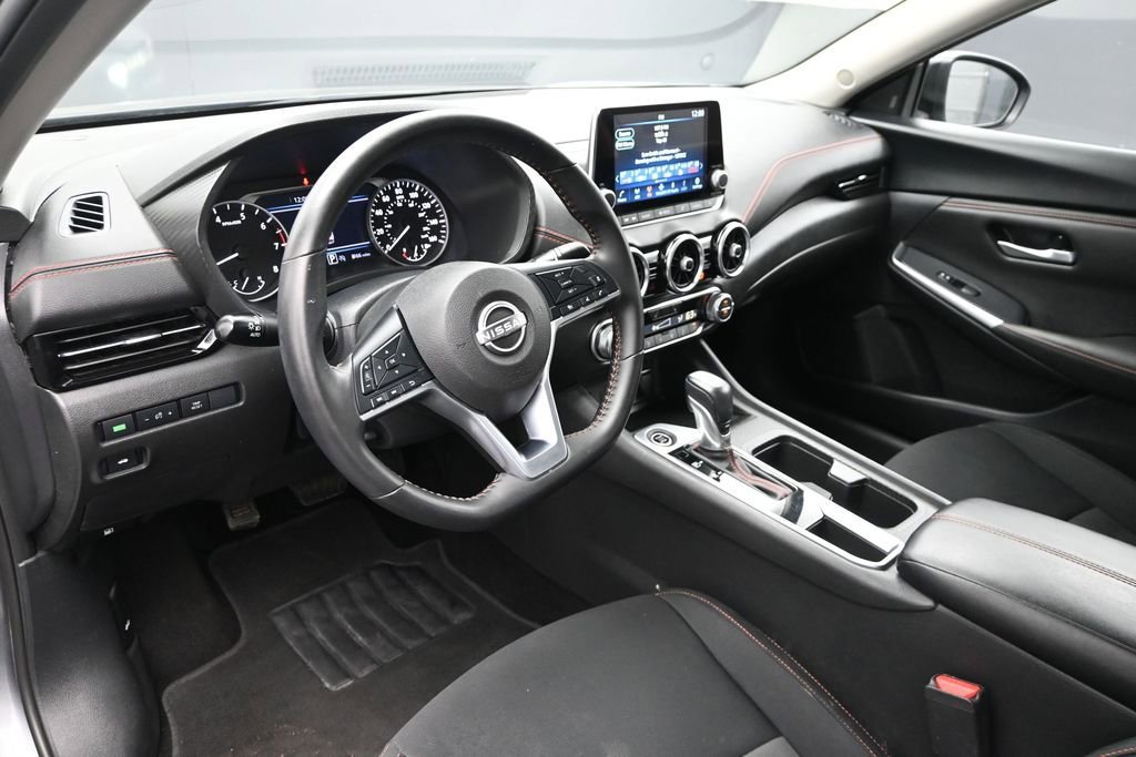 Used 2025 Nissan Sentra SR FWD image 13