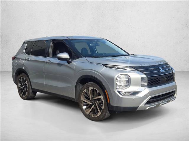 Used 2024 Mitsubishi Outlander SE FWD image 3