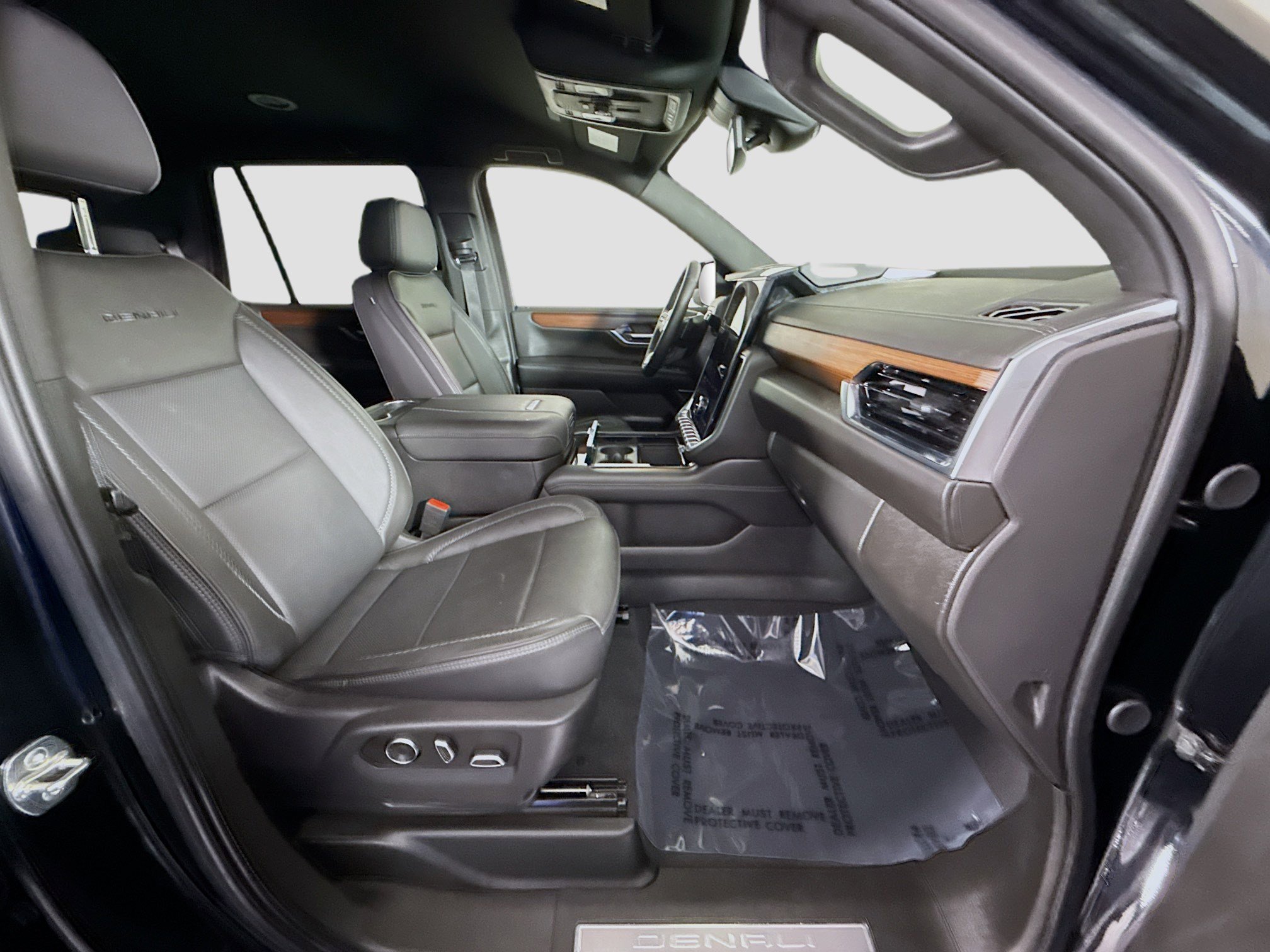 Used 2025 GMC Yukon Denali AWD/4WD image 39