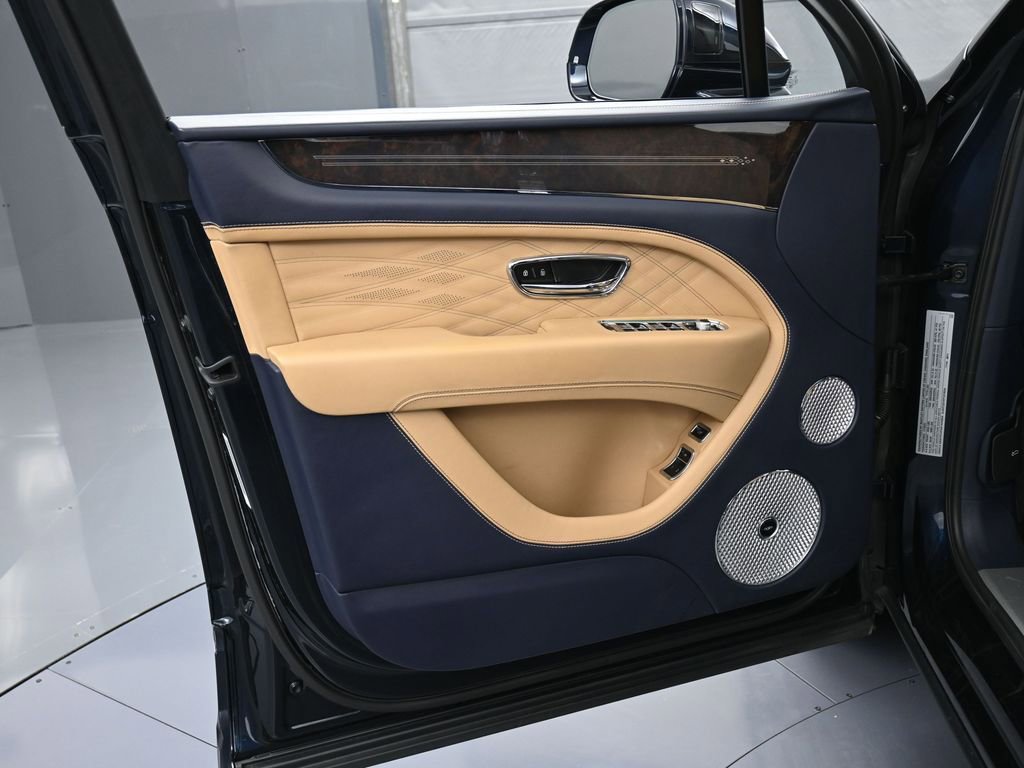 Certified 2023 Bentley Bentayga Extended Wheelbase AWD/4WD image 15
