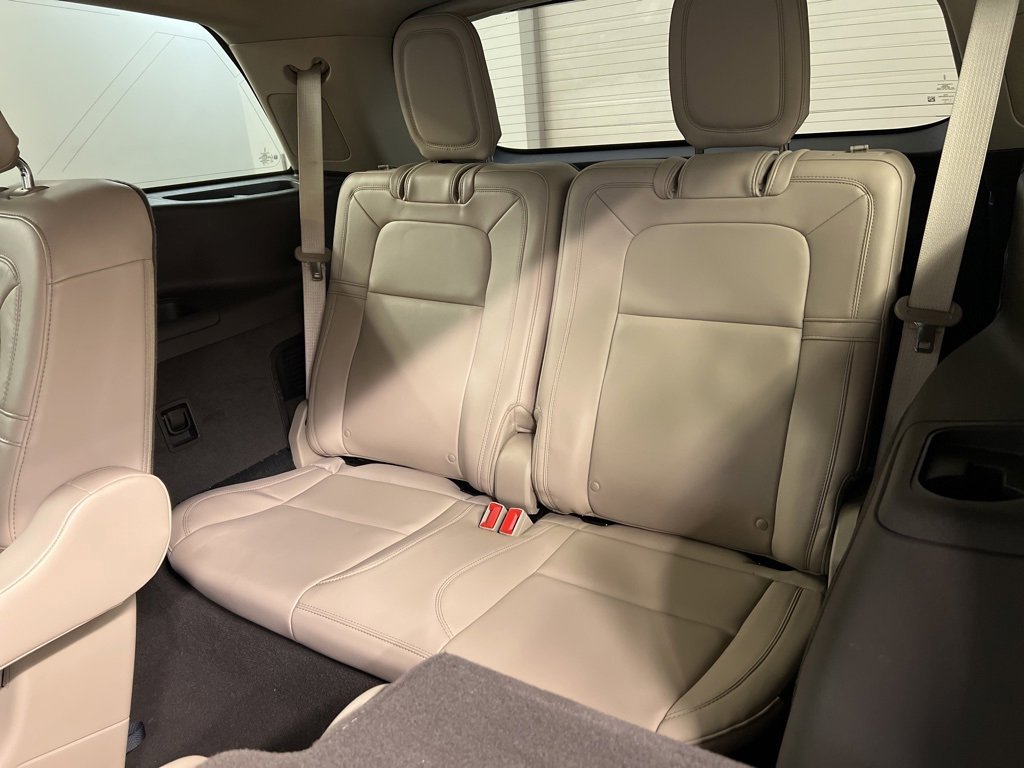 Used 2022 Lincoln Aviator Reserve w/ Equipment Group 201A image 32
