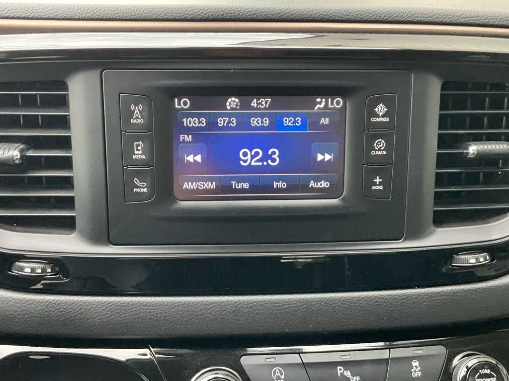 Used 2017 Chrysler Pacifica Touring-L image 13