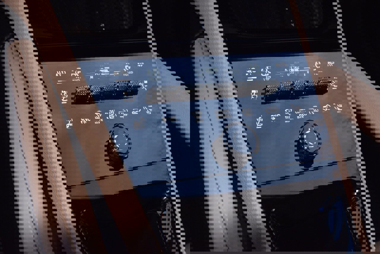 Used 2025 Porsche Cayenne image 29