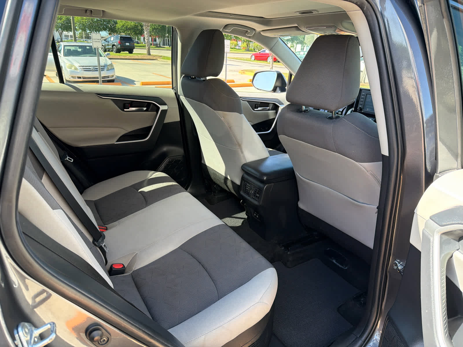 Used 2020 Toyota RAV4 XLE w/ Convenience Package image 26