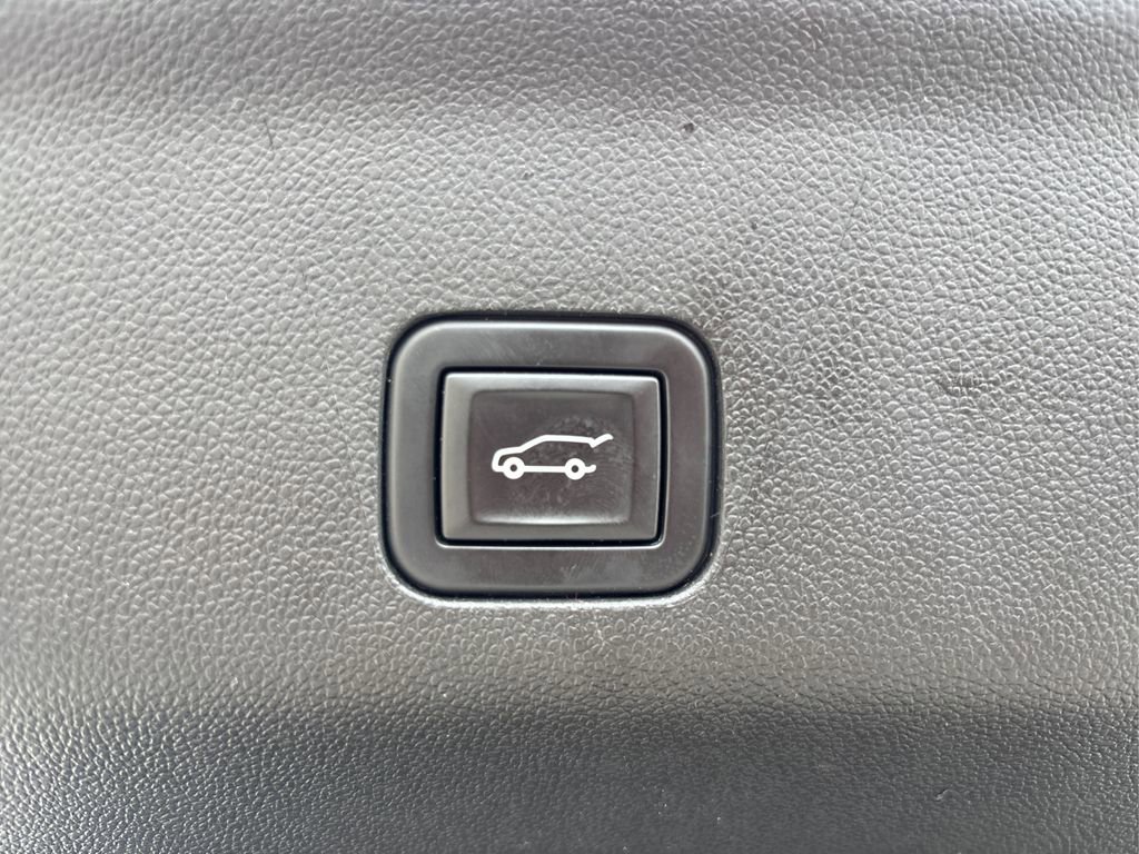 Used 2022 Chevrolet Tahoe Z71 w/ Off-Road Capability Package image 14