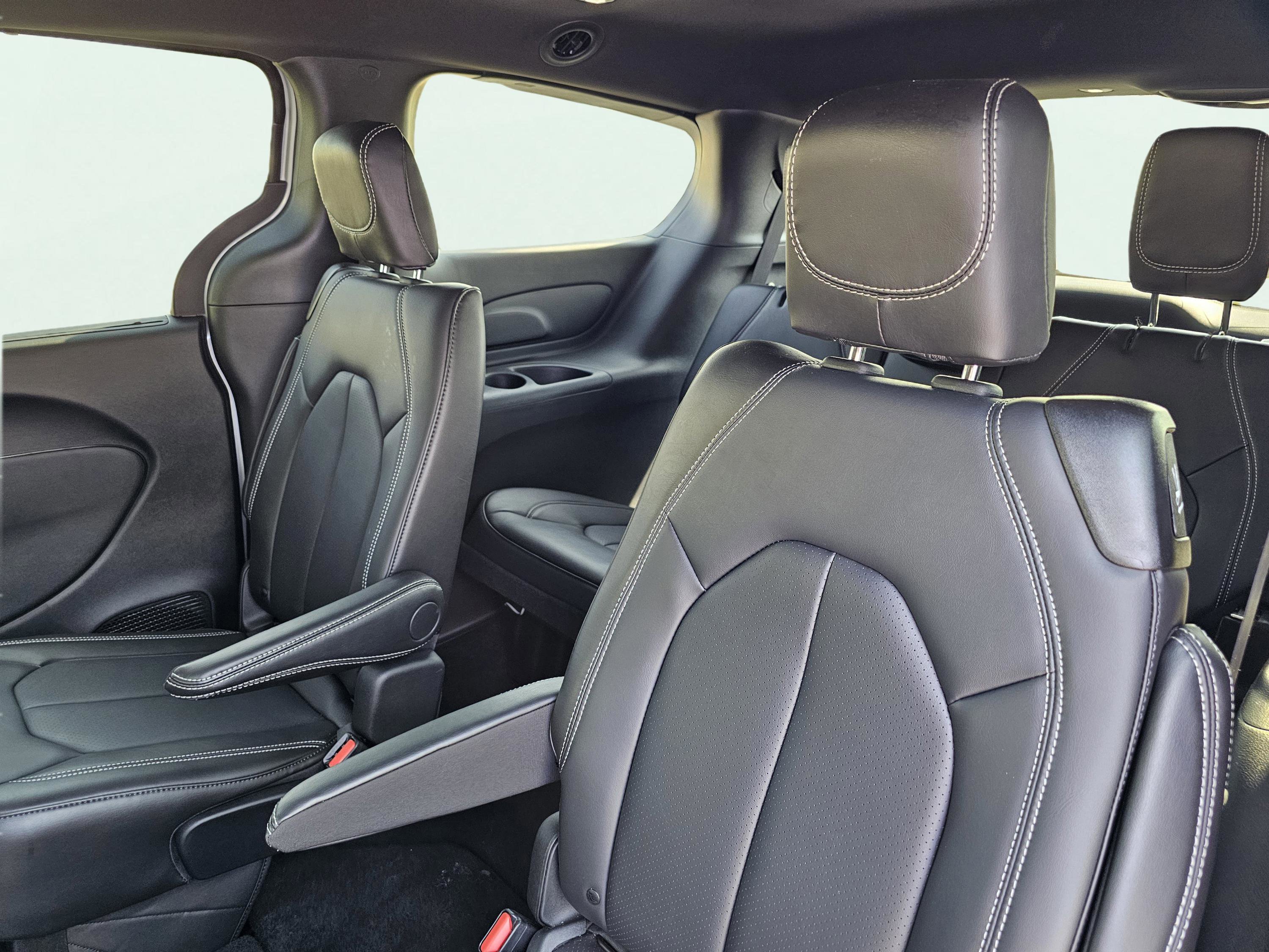 New 2026 Chrysler Pacifica Select w/ S Appearance Package image 32