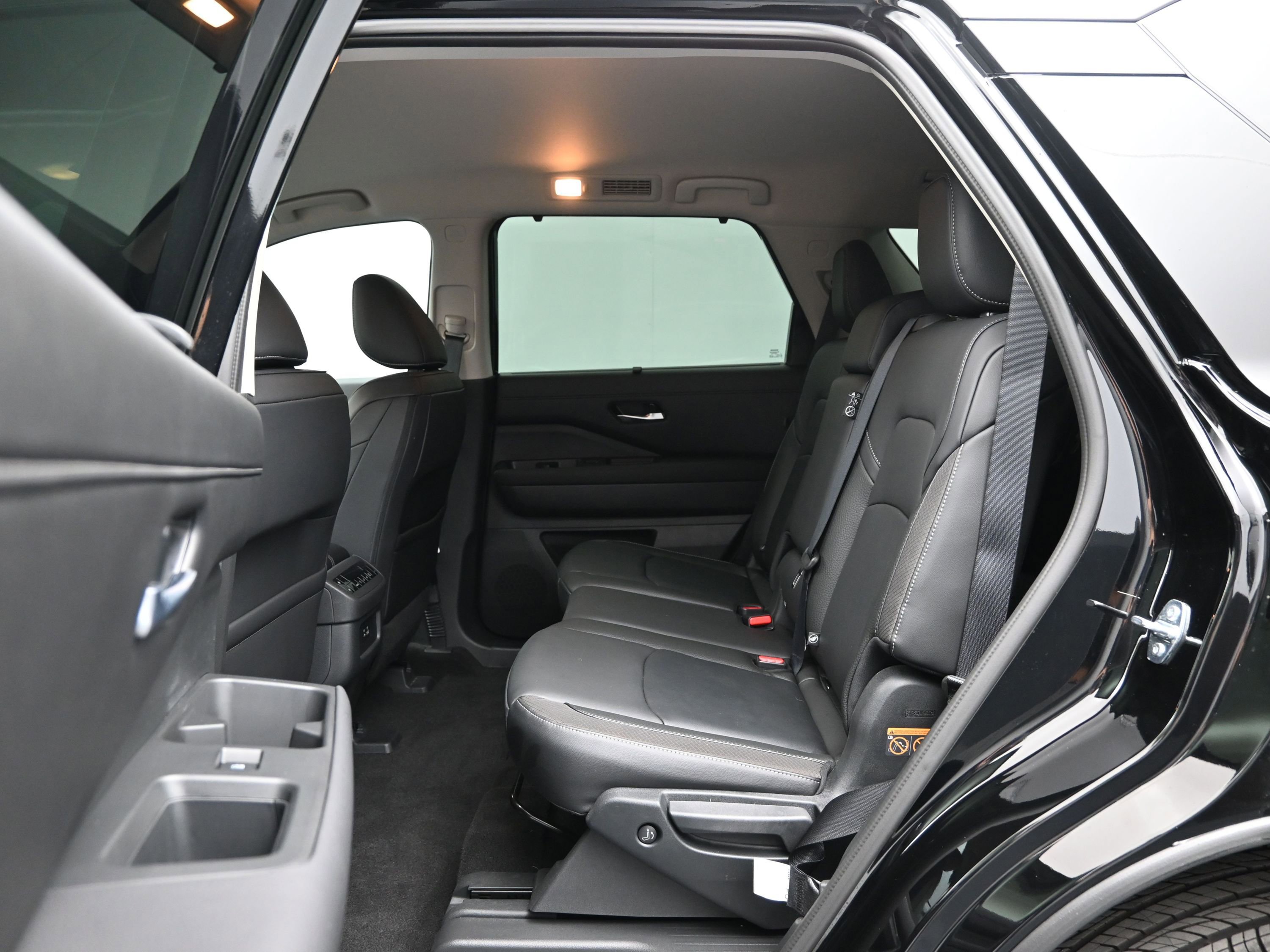 Used 2025 Nissan Pathfinder SL image 11