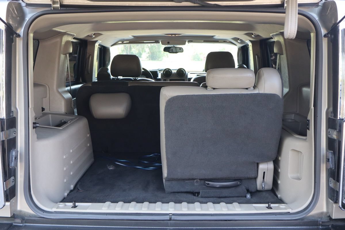 Used 2003 HUMMER H2 w/ Preferred Equipment Group AWD/4WD image 14