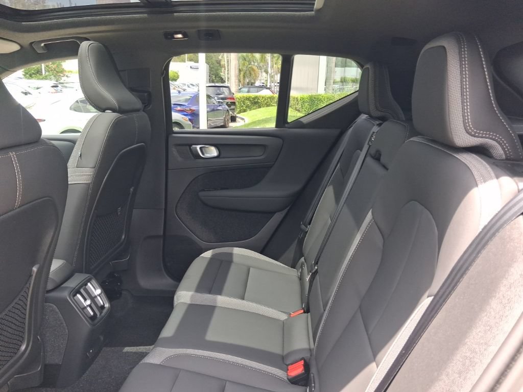 Used 2023 Volvo XC40 Recharge Plus w/ Protection Package Premier AWD/4WD image 8