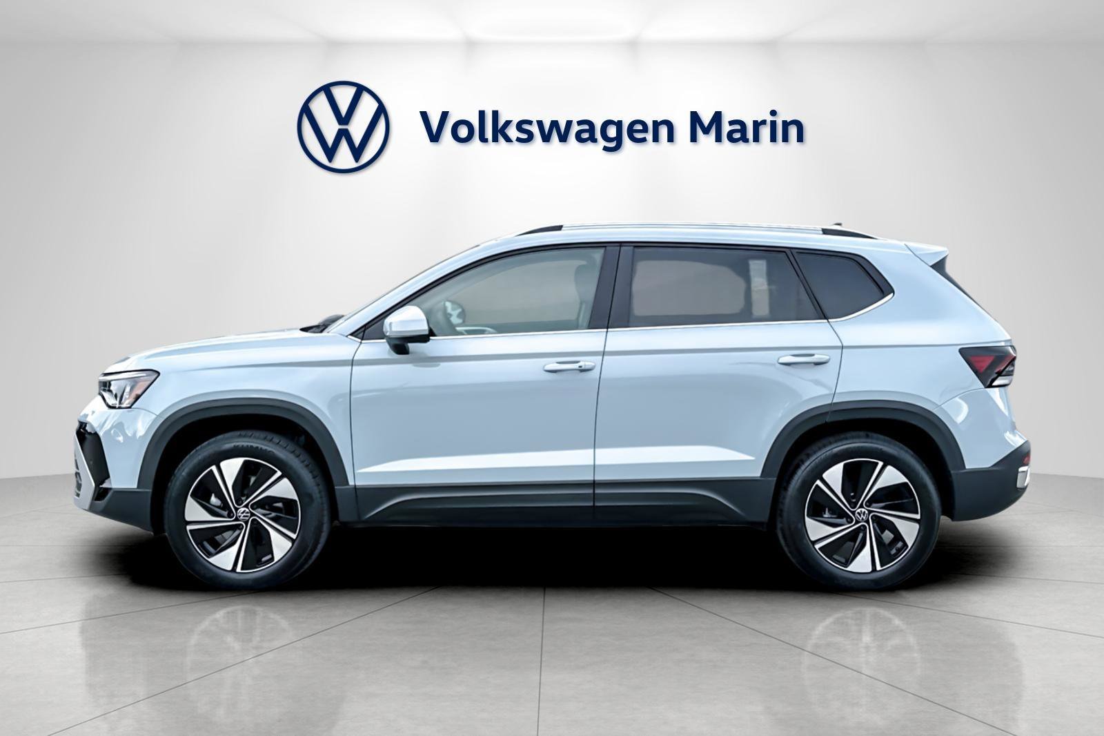 New 2026 Volkswagen Taos SE image 2