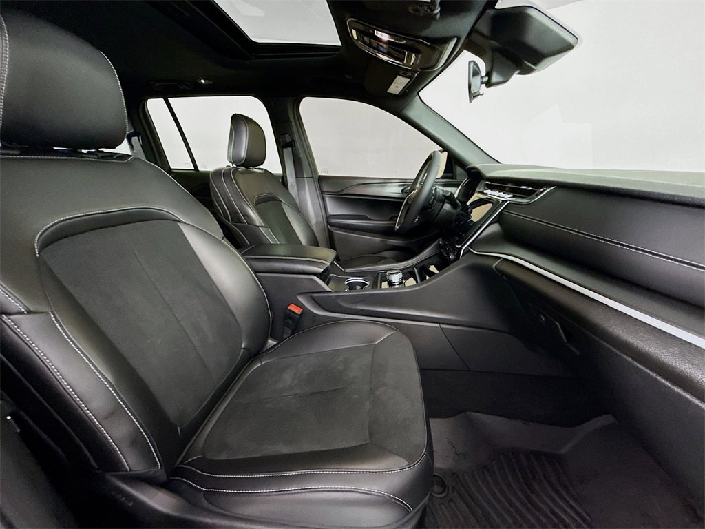 Used 2025 Jeep Grand Cherokee Altitude w/ Trailer Tow Package image 24