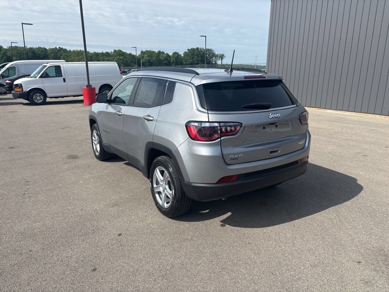 Used 2023 Jeep Compass Latitude AWD/4WD image 5