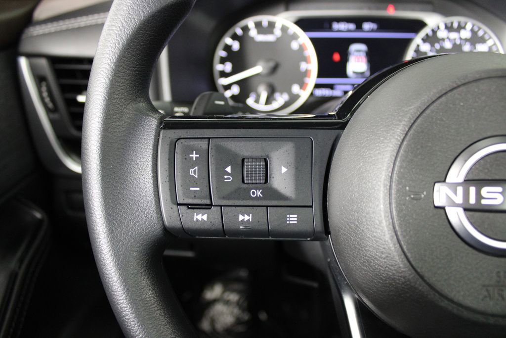 Certified 2023 Nissan Rogue SV image 24